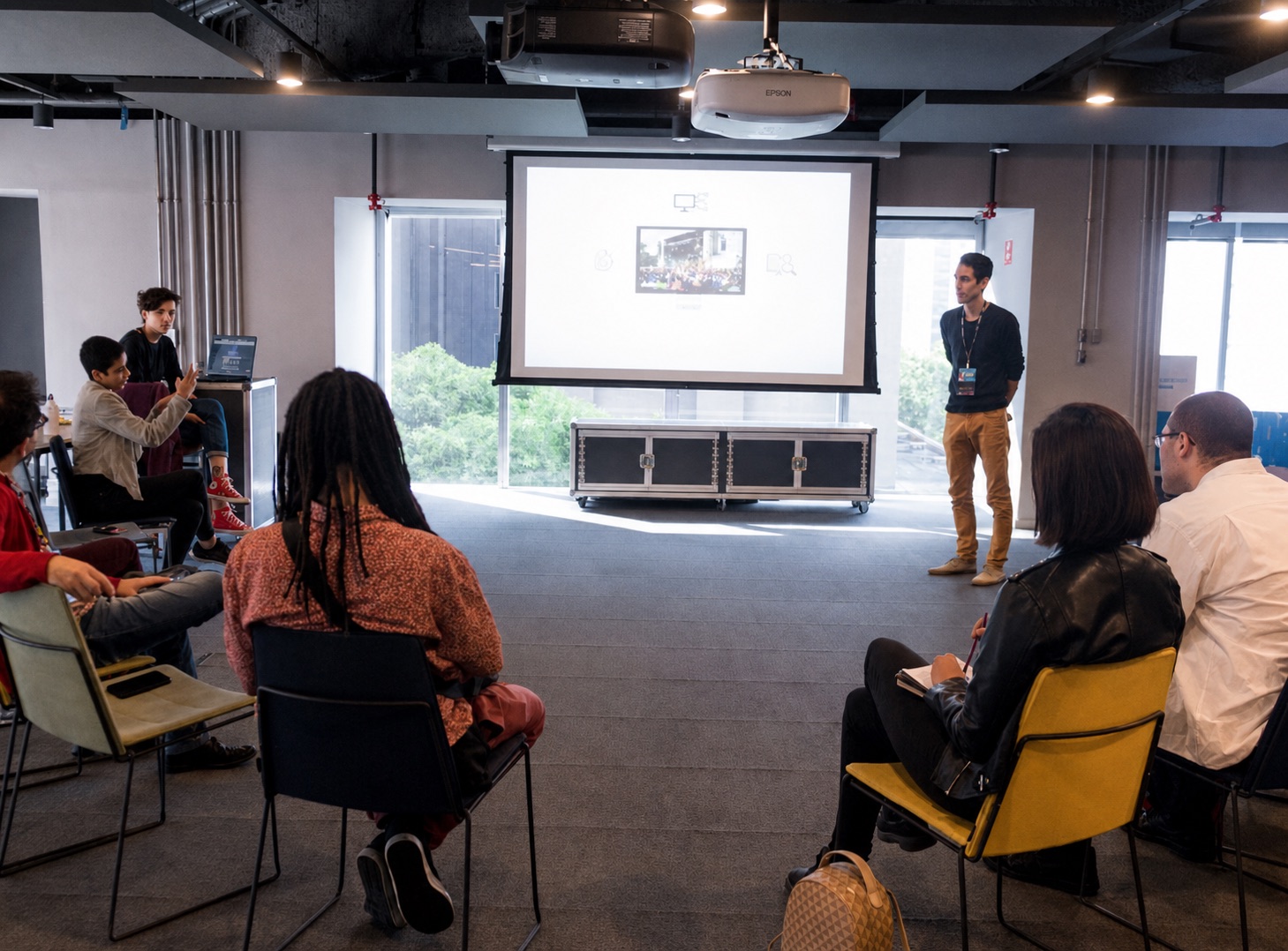 Raphael Evangelista managing a team session at Facebook
